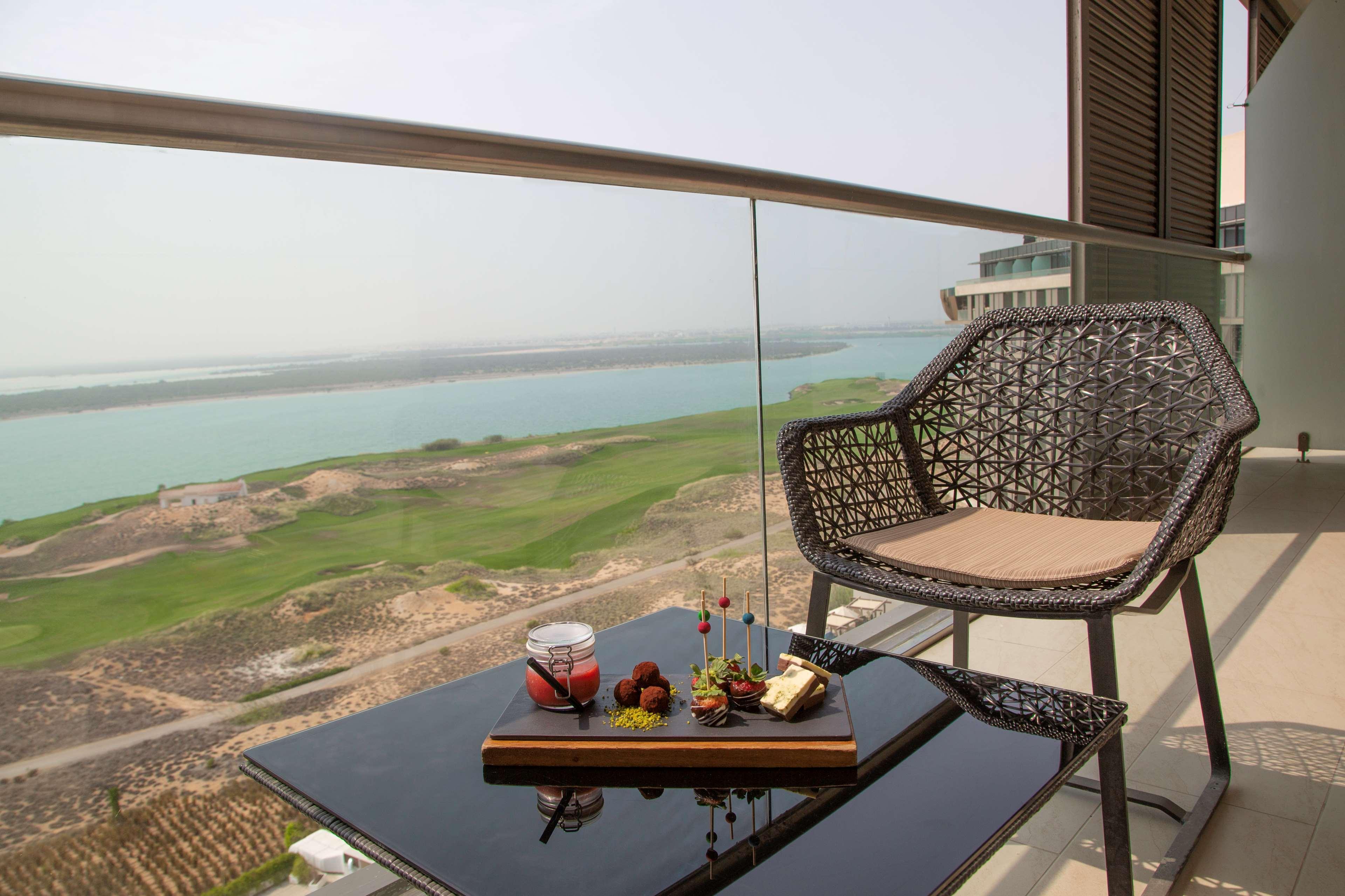 Radisson Blu Hotel, Abu Dhabi Yas Island Dış mekan fotoğraf
